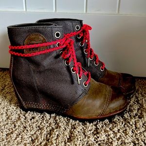 Sorel lace up boots!